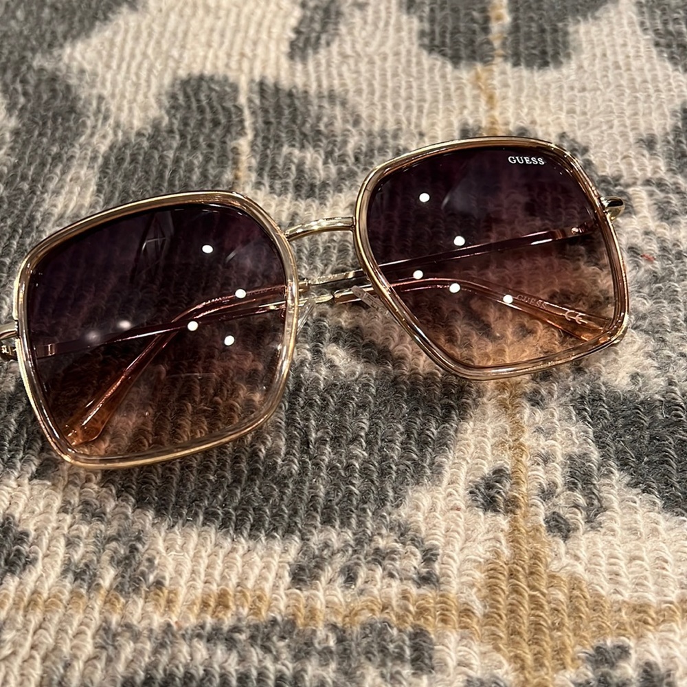 🔴 GUESS sunglasses